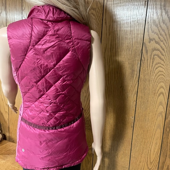 Lululemon" Down For A Run Vest-Berry Rumble - Picture 8 of 16